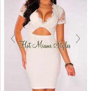 Off White Textured Crochet Scallop Accent Neckline